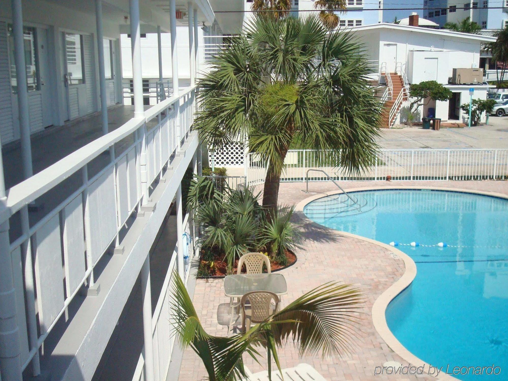 Hotel Collins