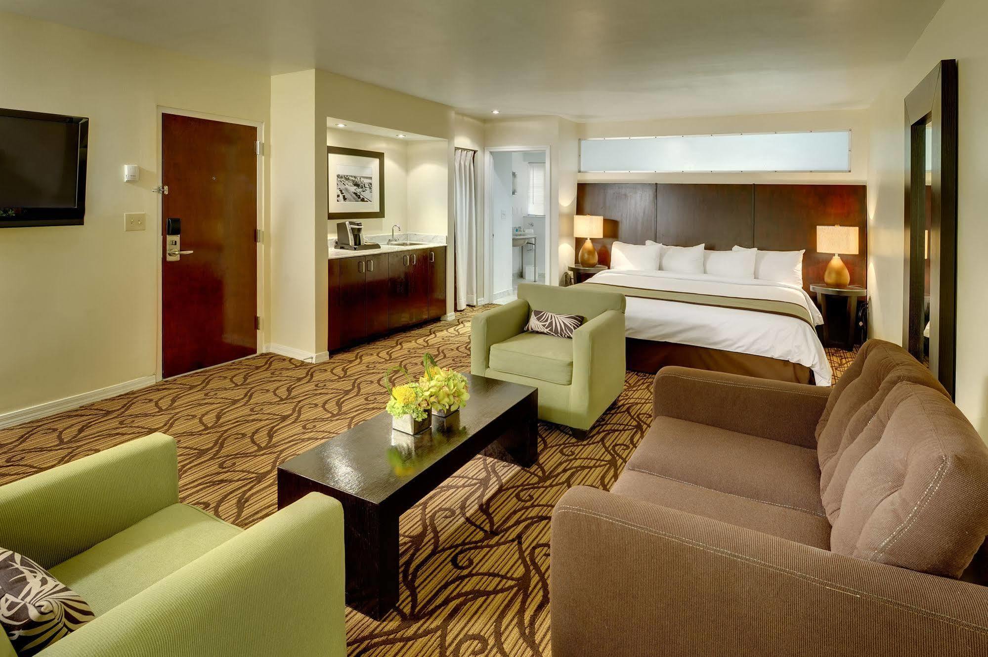 Hotel Essex House