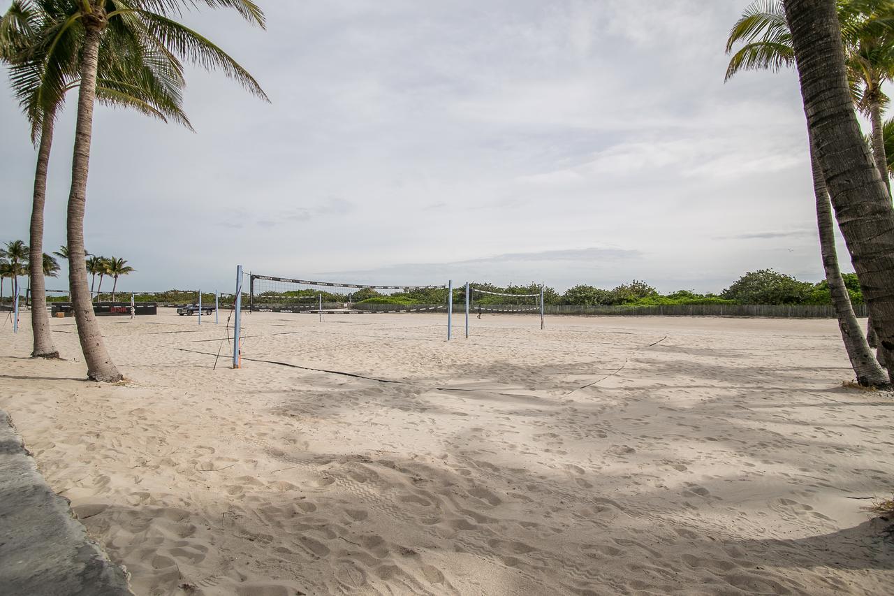 Two Bedroom Two Bath 2 Block To Beach *