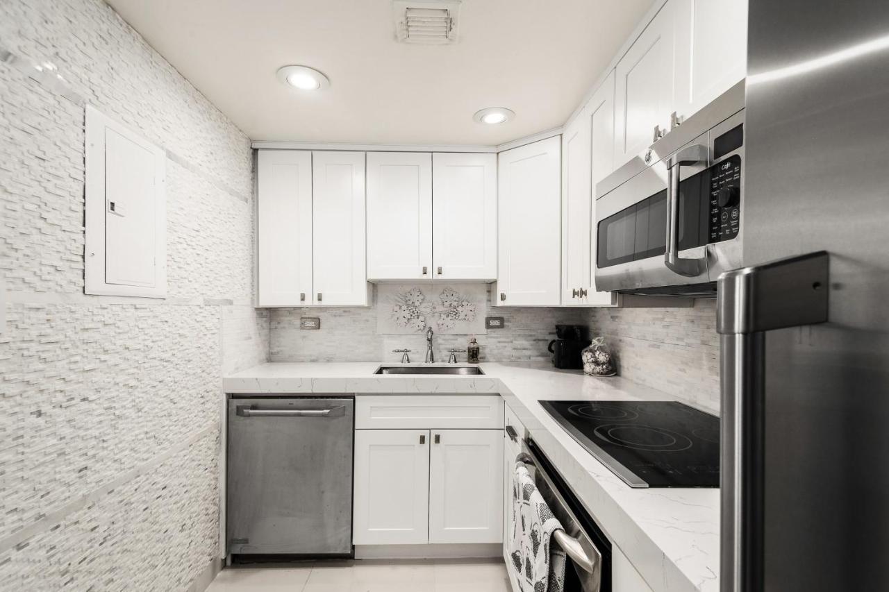 Two Bedroom Two Bath 2 Block To Beach *