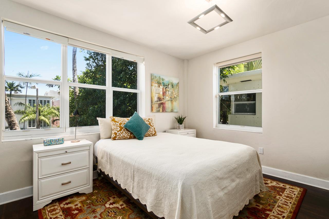 Apartment Two Bedroom Two Bath 2 Block To Beach