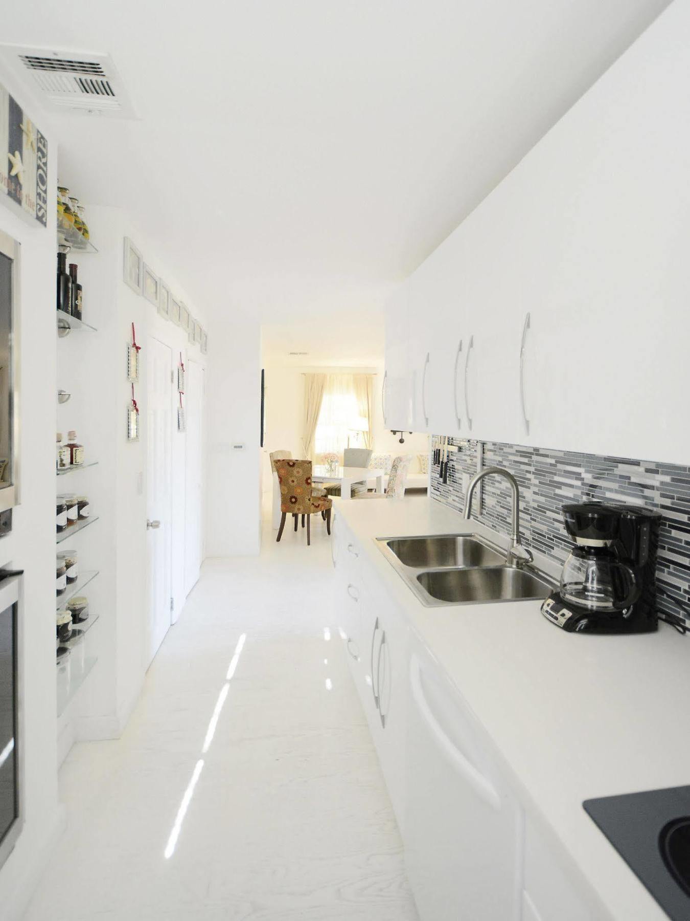 Sunrise Court Apartment *