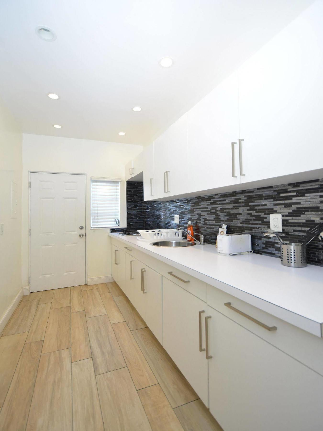 Sunrise Court Apartment *