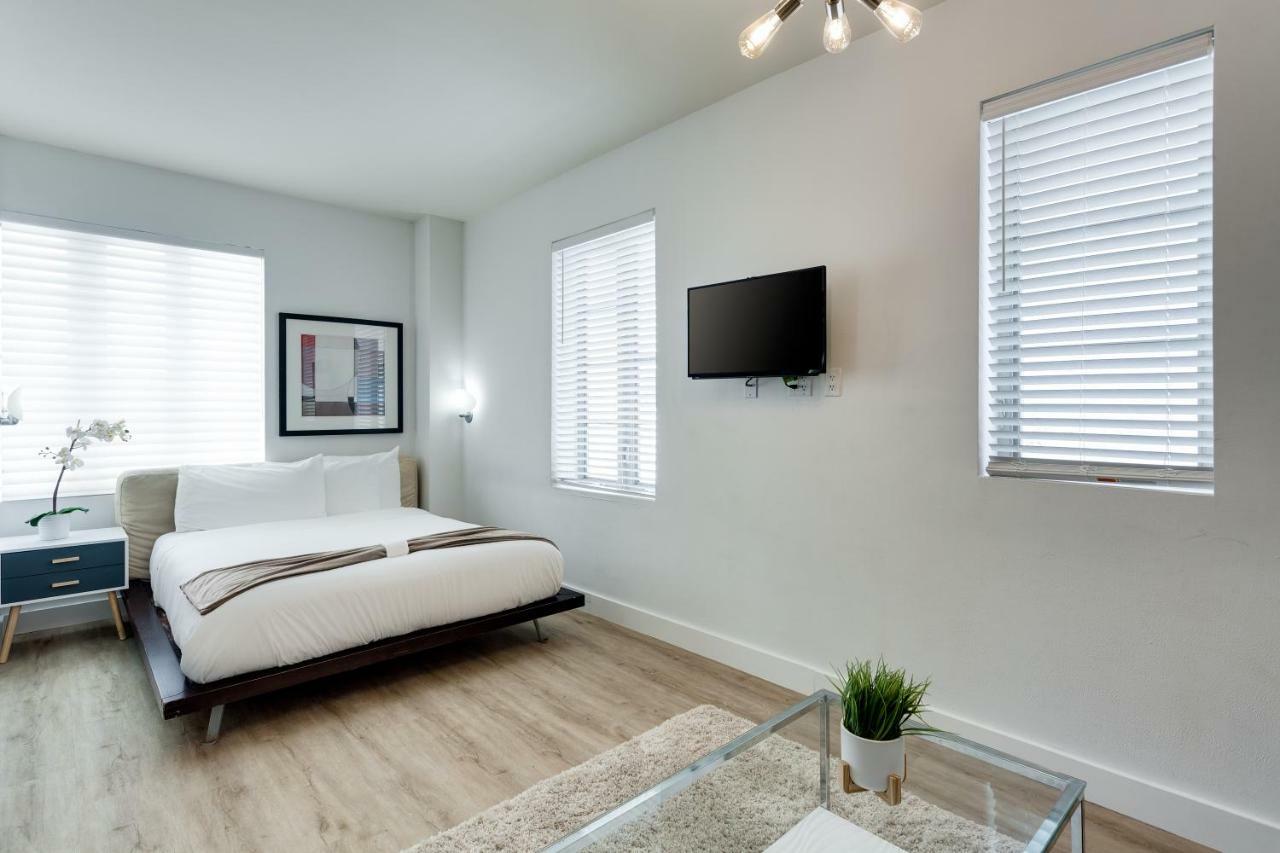 Hotel Congress Suites At The Strand 3*