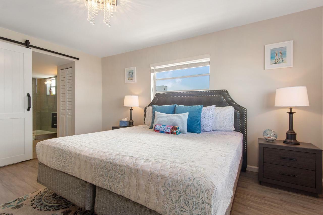 2 Bedroom 2 Bath With Patio On 11th Collins Ave Apartment Miami Beach