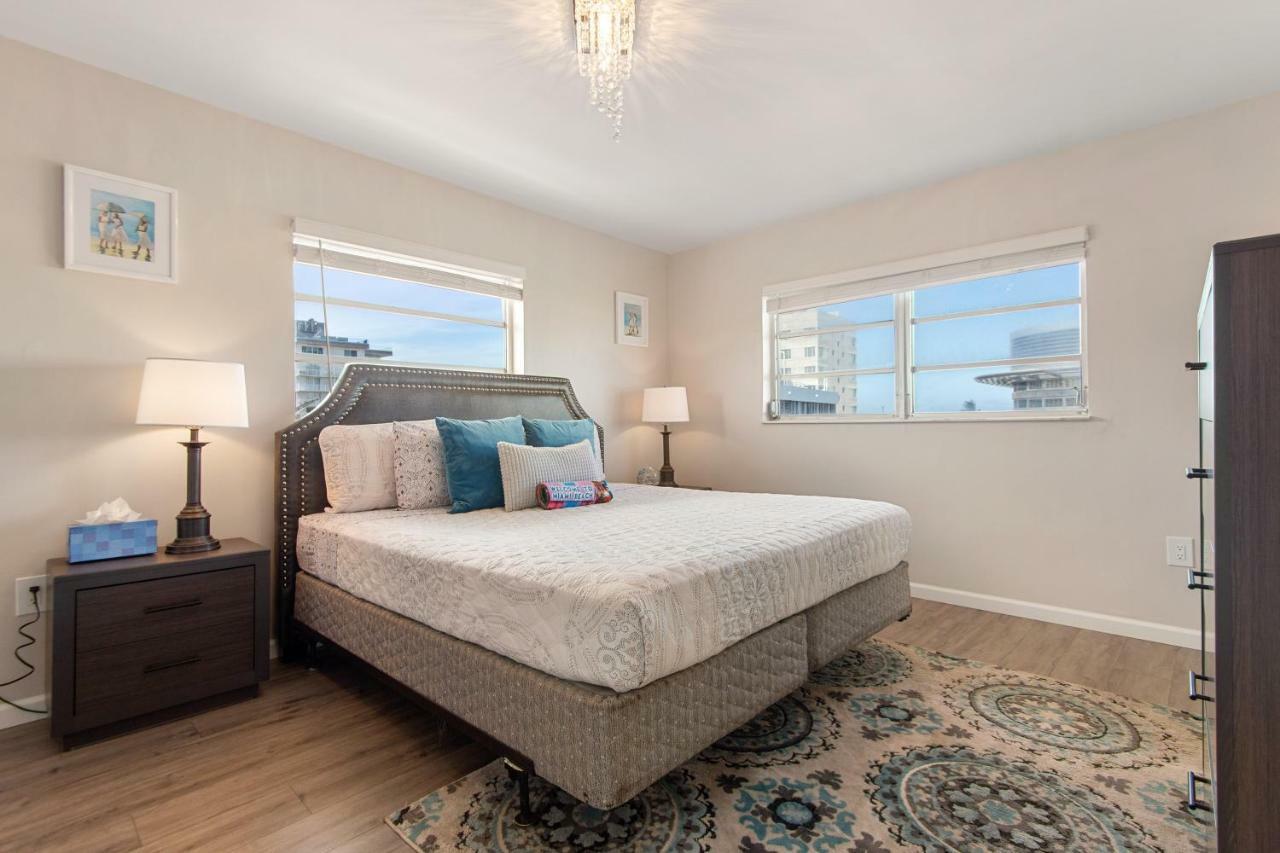2 Bedroom 2 Bath With Patio On 11th Collins Ave Apartment *