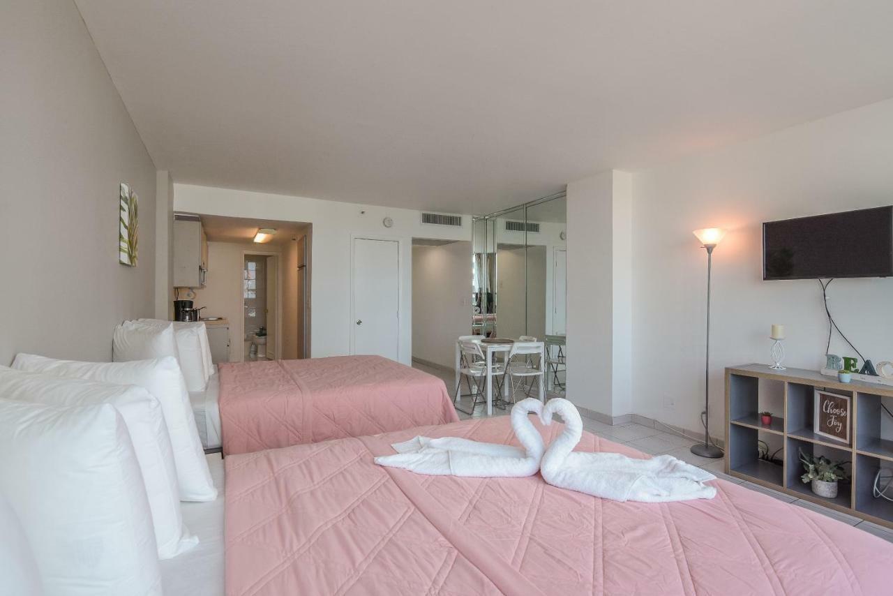 Castle Beach Suites By Vacation Media Aparthotel