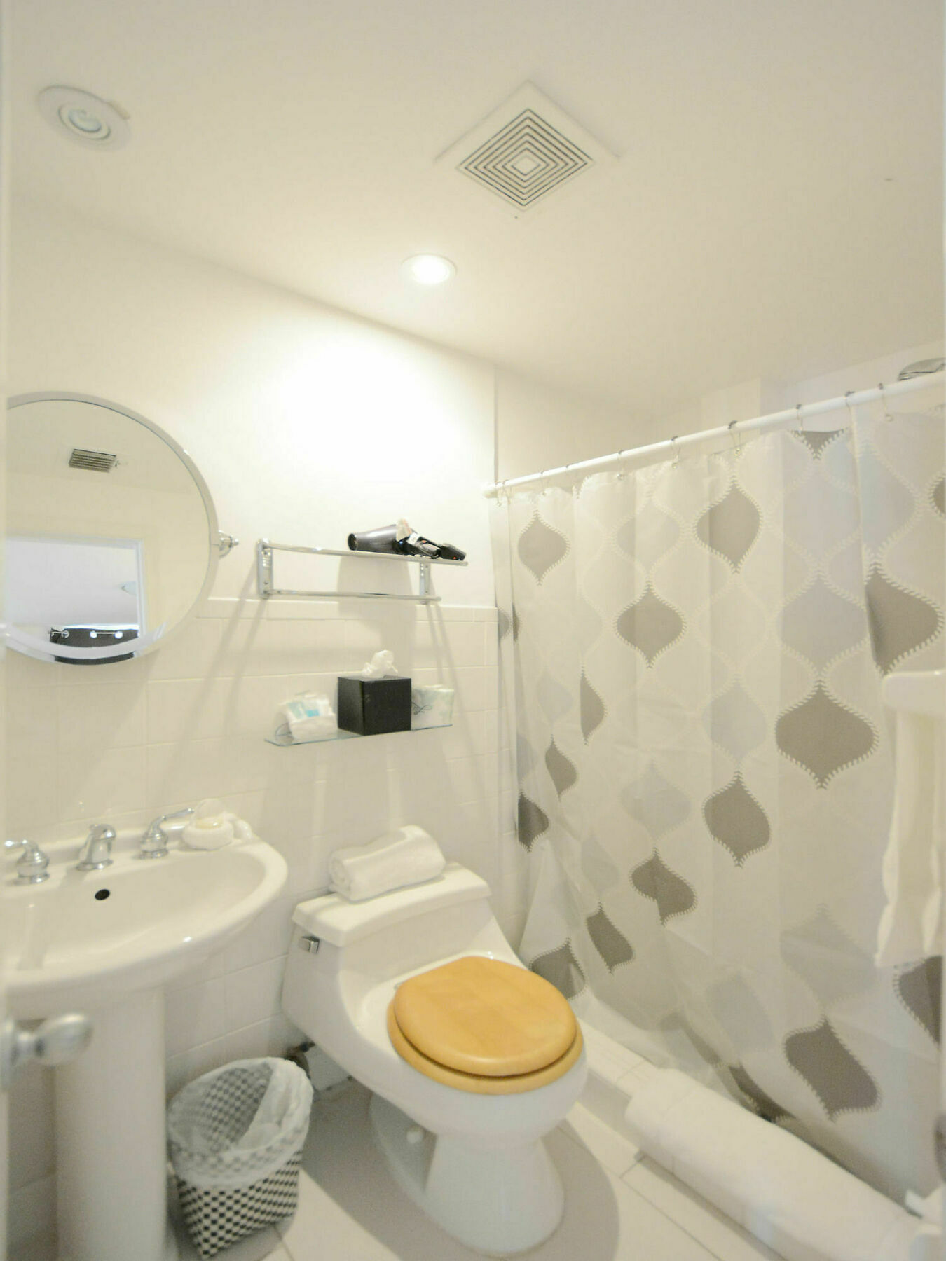 Sunrise Court * Miami Beach