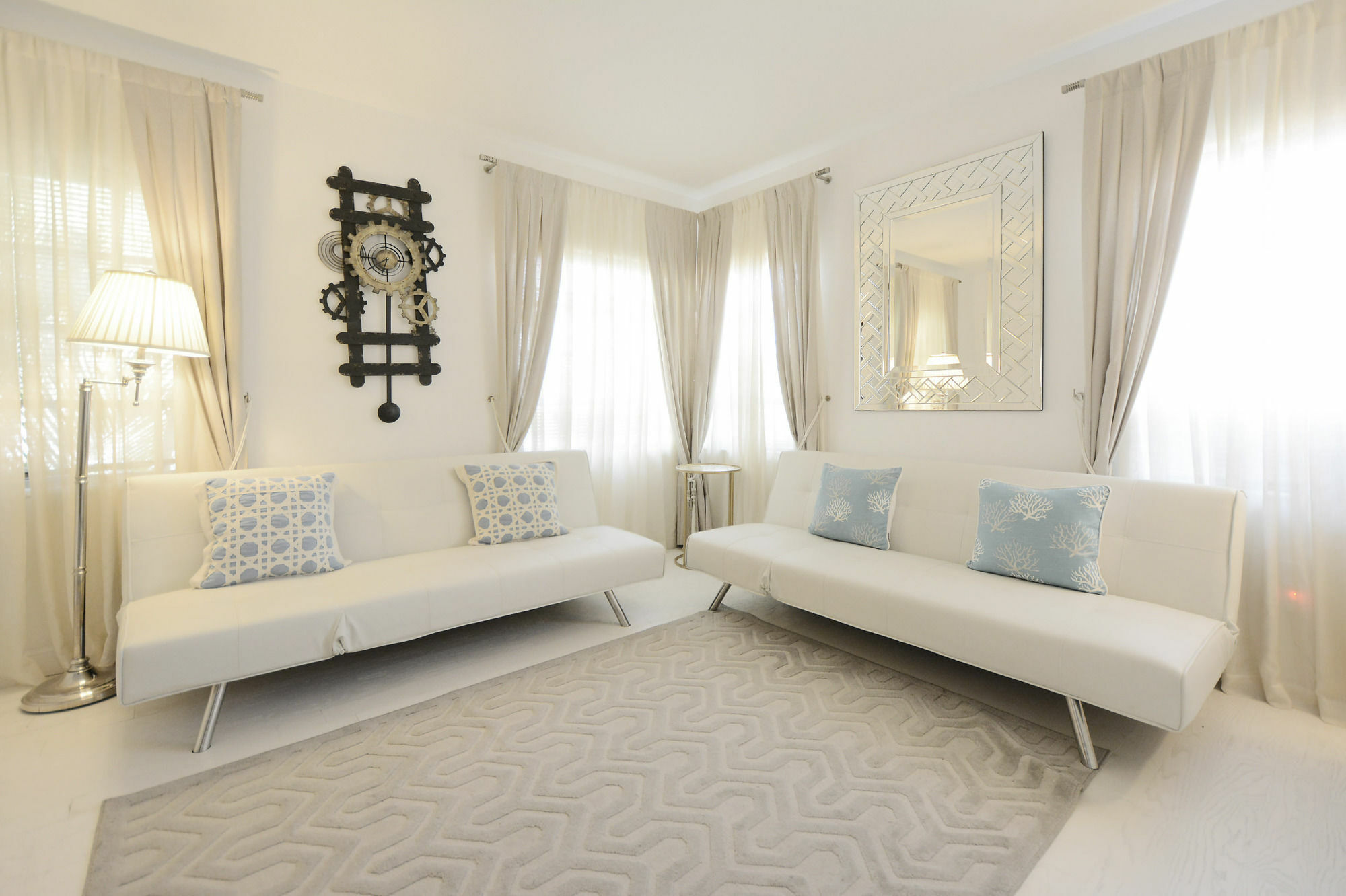 Sunrise Court * Miami Beach