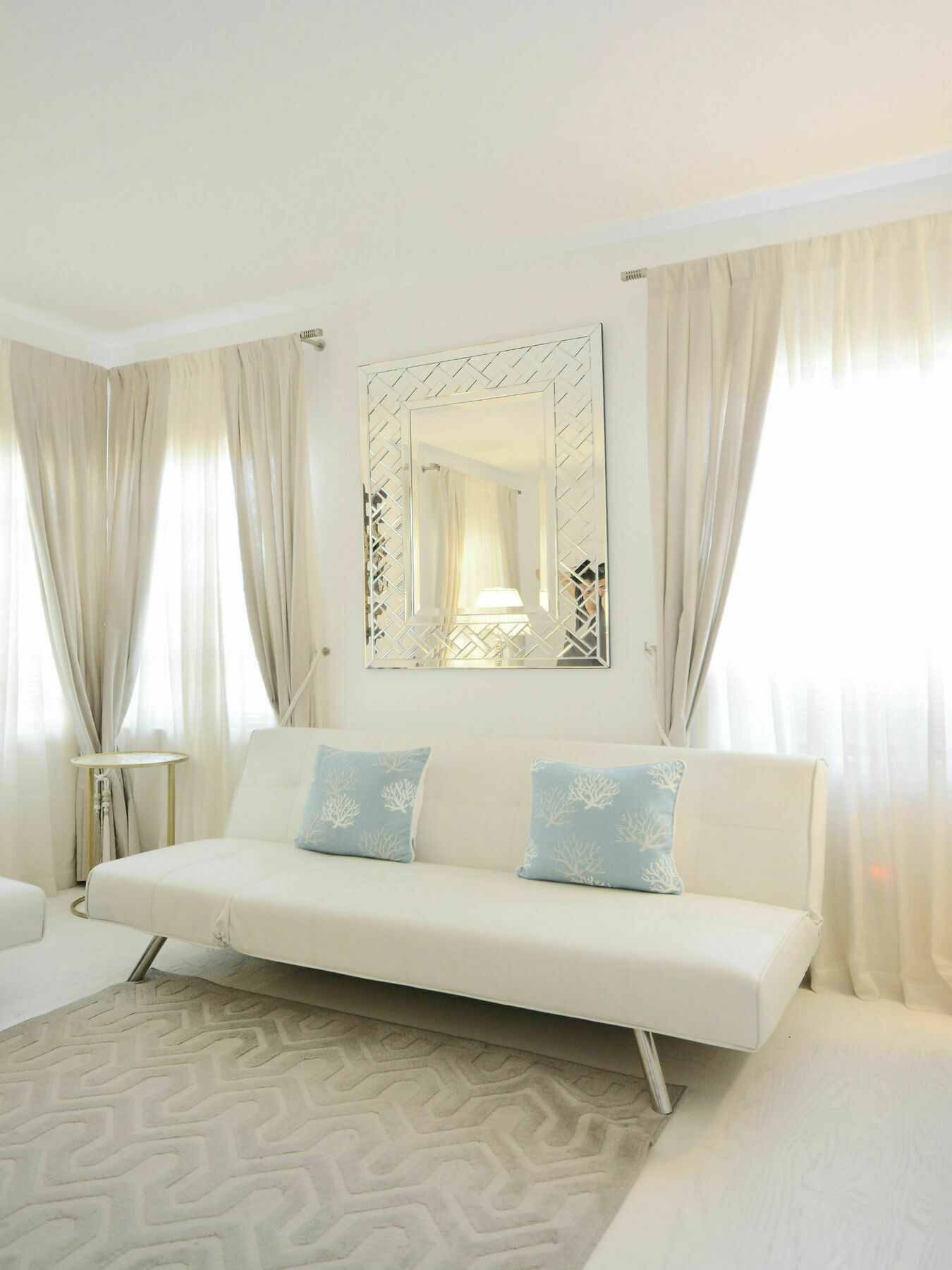 Sunrise Court Miami Beach