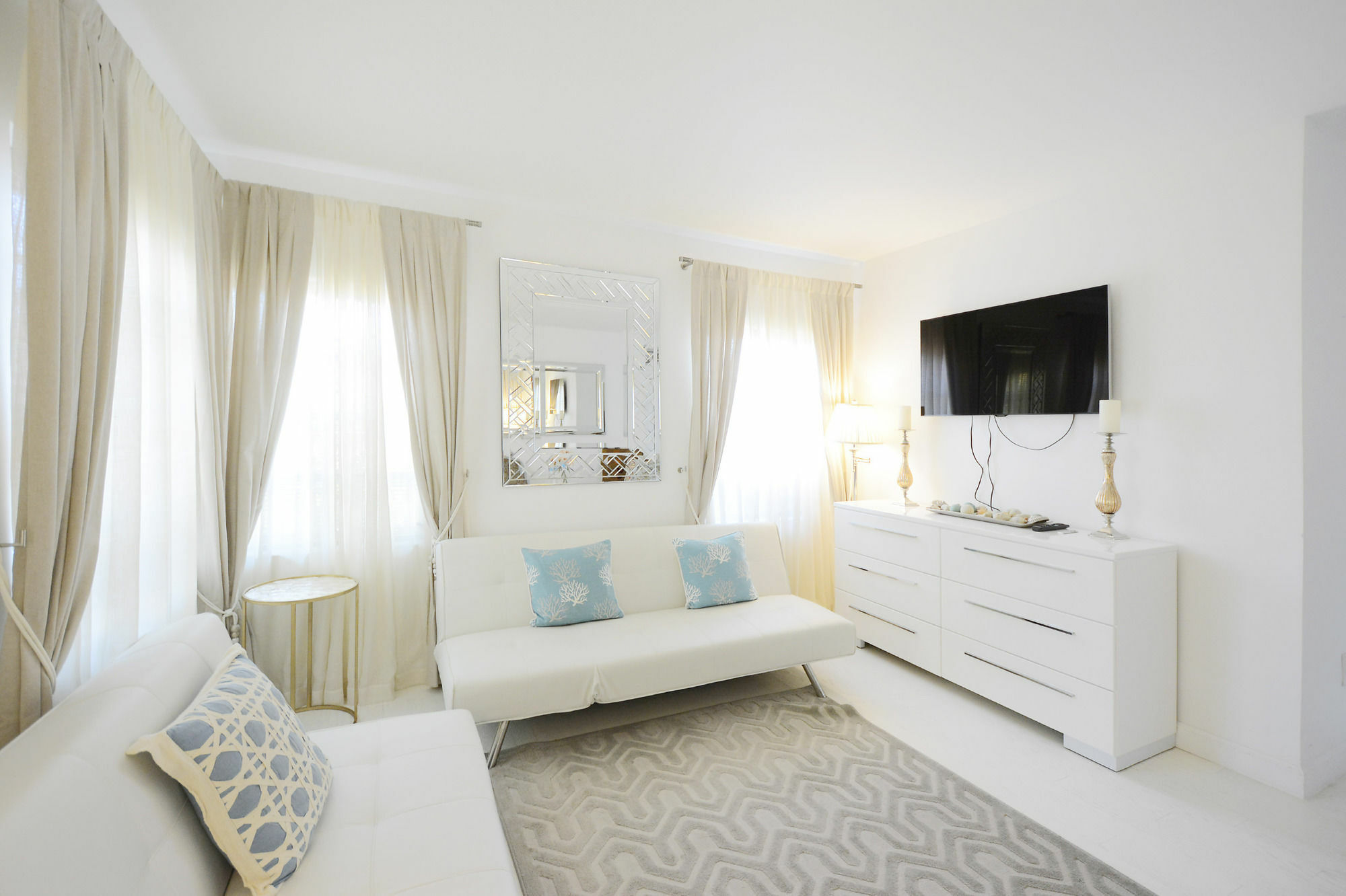 Sunrise Court * Miami Beach