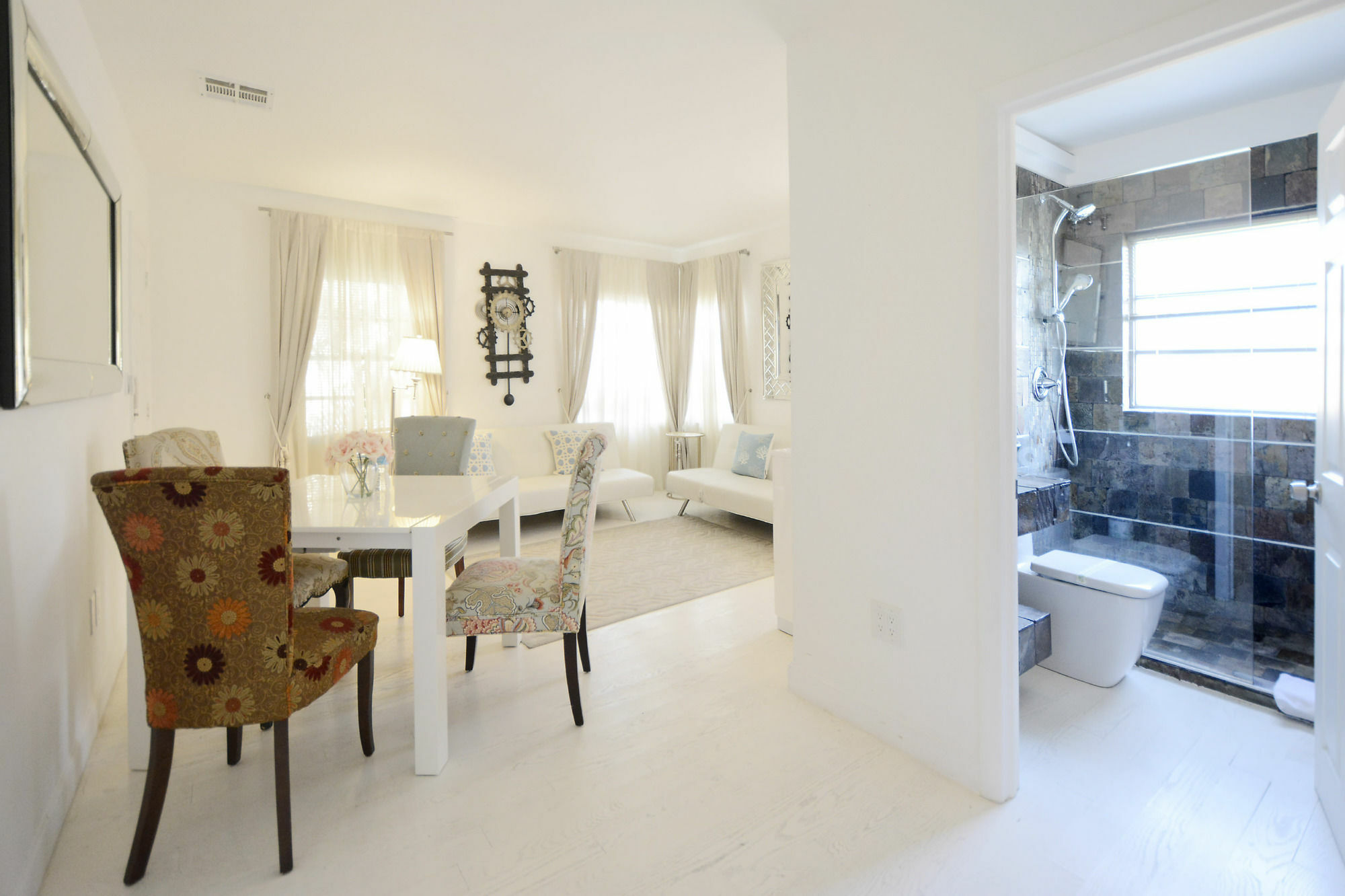 Sunrise Court Miami Beach