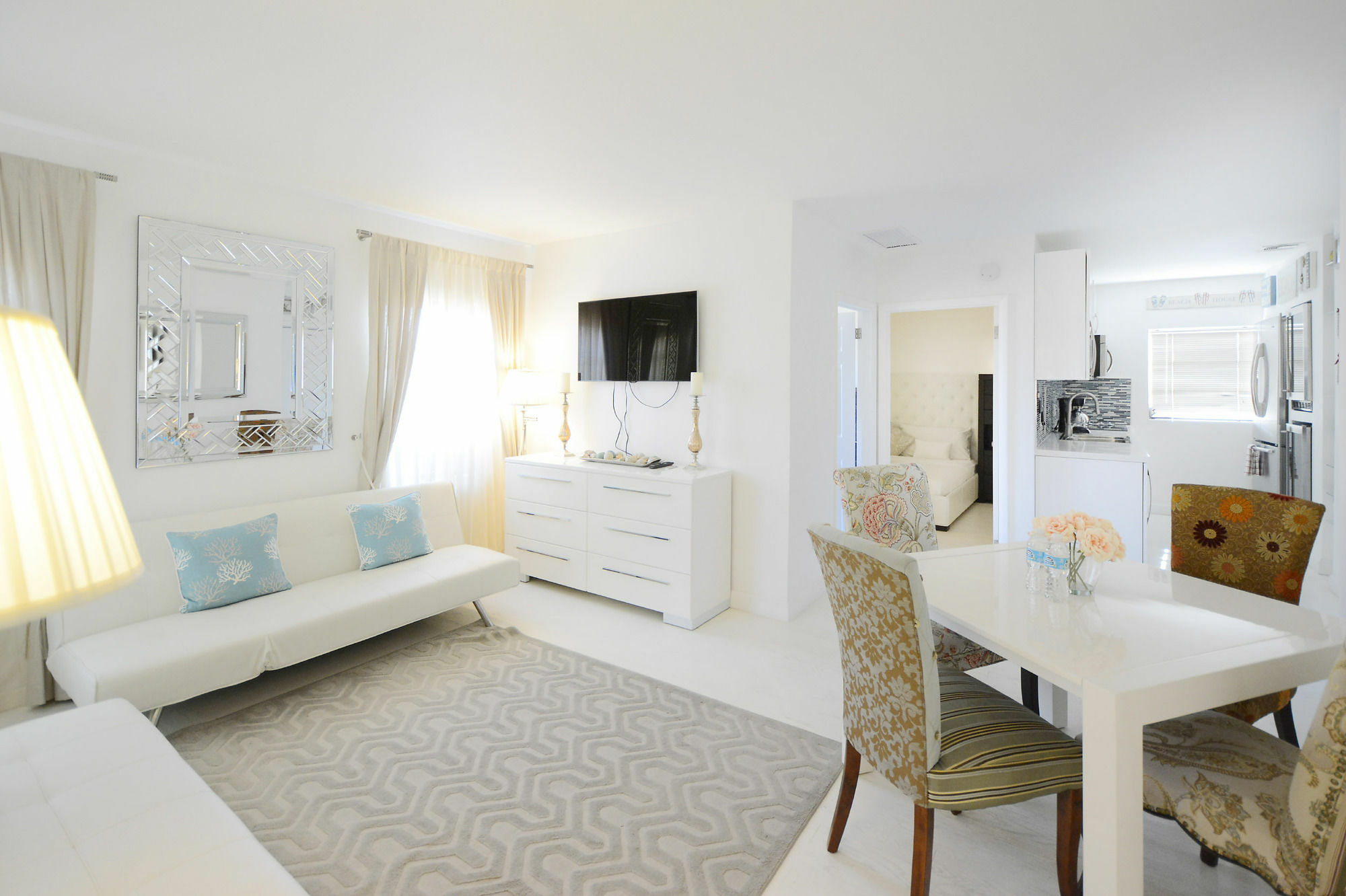 Sunrise Court Apartment *