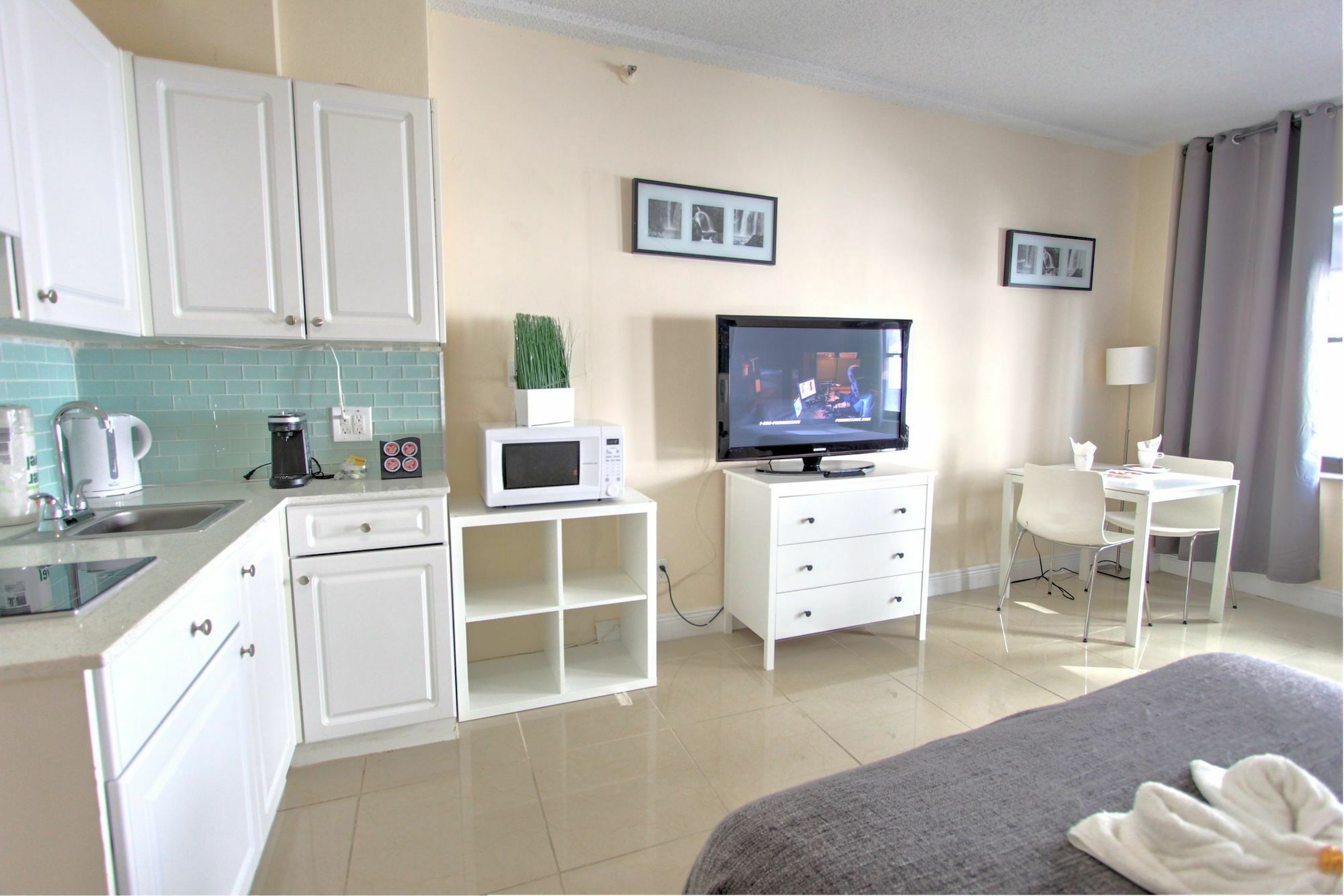 Private Apartments At The Casablanca Miami Beach
