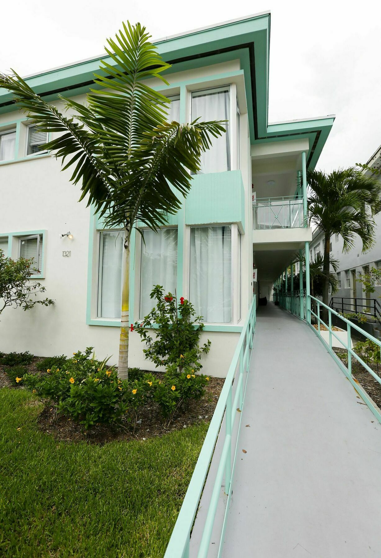 Apartment Delfino Suites South Beach By Red Group