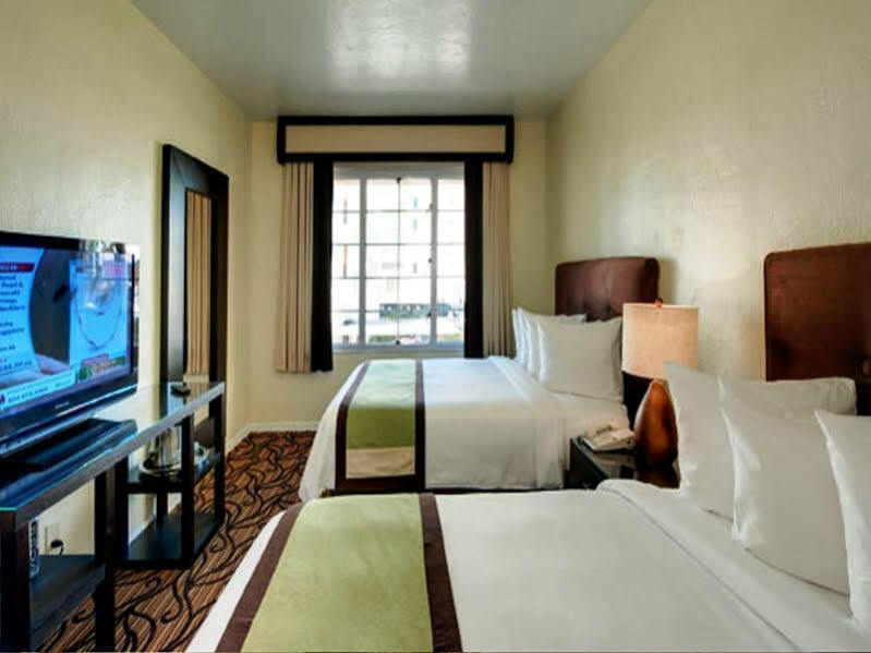 Essex House 4* Miami Beach