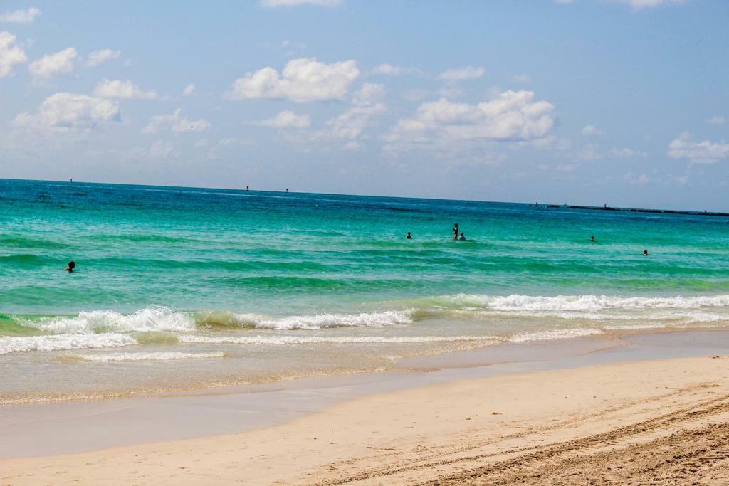 Apartment Two Bedroom Two Bath 2 Block To Beach *
