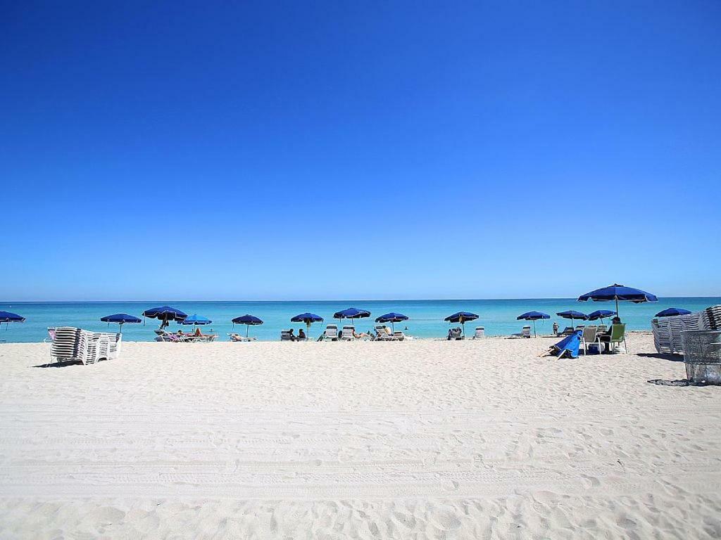 Apartment On The Beach For 6 Peoples With Balcony *