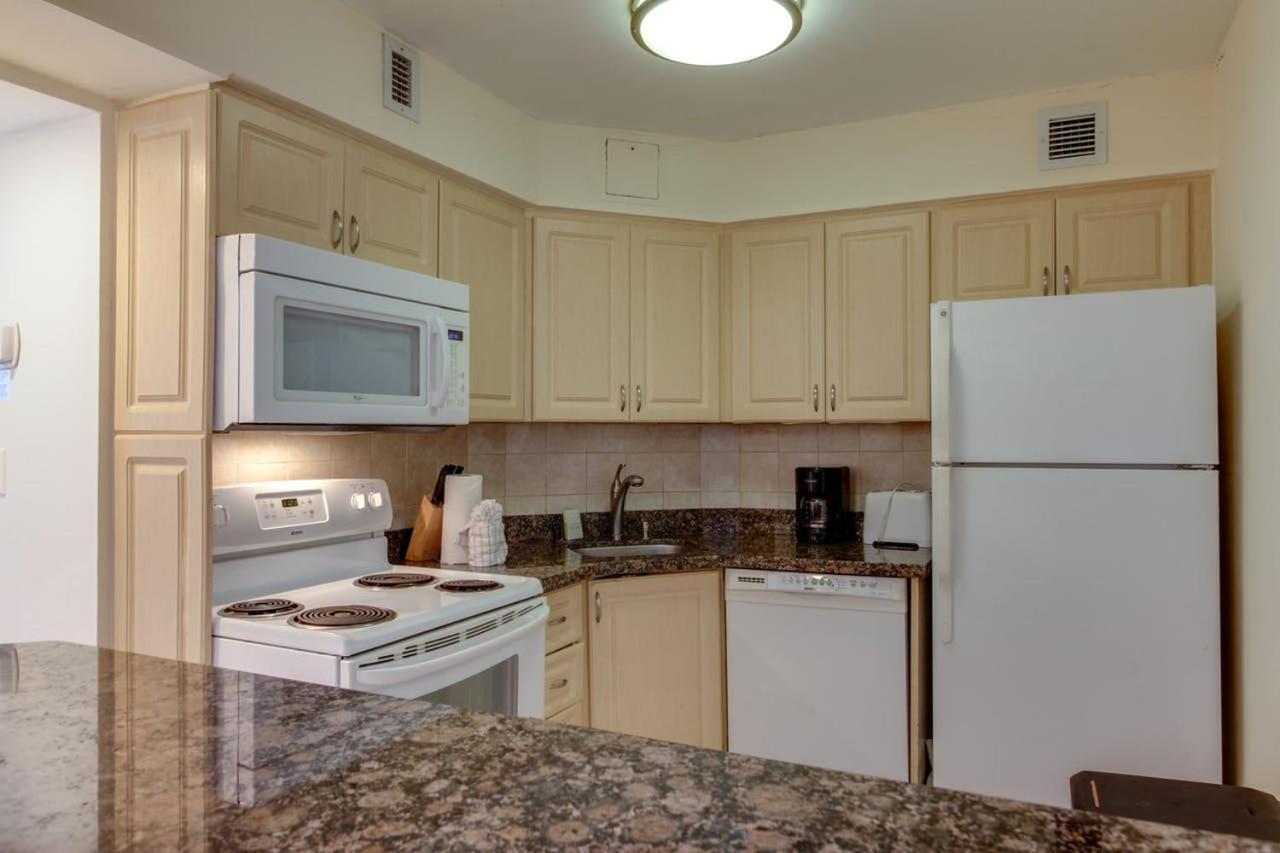 Alexander 1211 Beachfront With Direct Access, 2 Pools, Sauna, Gym *