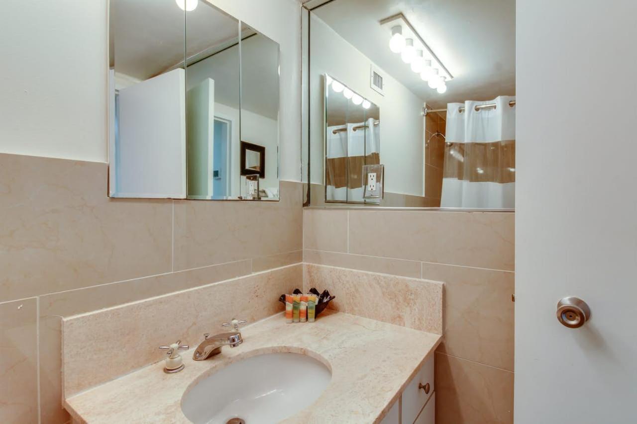 Alexander 1211 Beachfront With Direct Access, 2 Pools, Sauna, Gym * Miami Beach