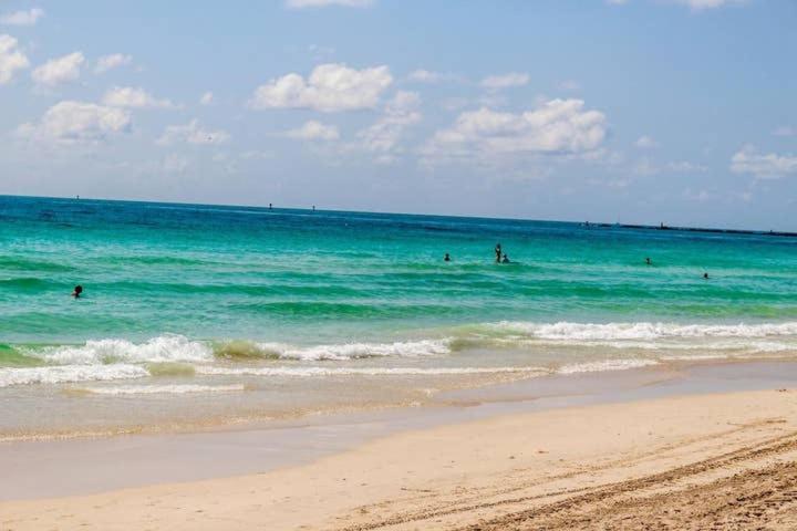 Next The On 7th And Collins Ave Apartment *
