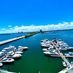 Premium Modern Waterfront Apartment With Miami Skyline View On The Bay 5 Mins Drive To Miami Beach With Free Parking