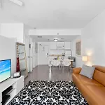 1 Bedroom Suite - Ocean Drive & 6Th Street.