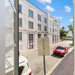1 Bedroom Suite - Ocean Drive & 6Th Street.