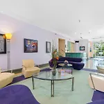 1 Bedroom Suite - Ocean Drive & 6Th Street.