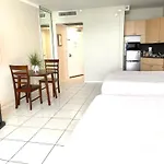 Castle 1527 Studio Balcony Direct Beach Access, Pool, Tennis, Free Parking