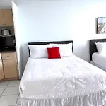 Castle 1527 Studio Balcony Direct Beach Access, Pool, Tennis, Free Parking
