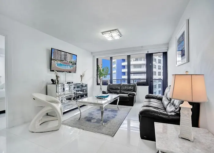 Beachfront Condo W Beach Service 1207