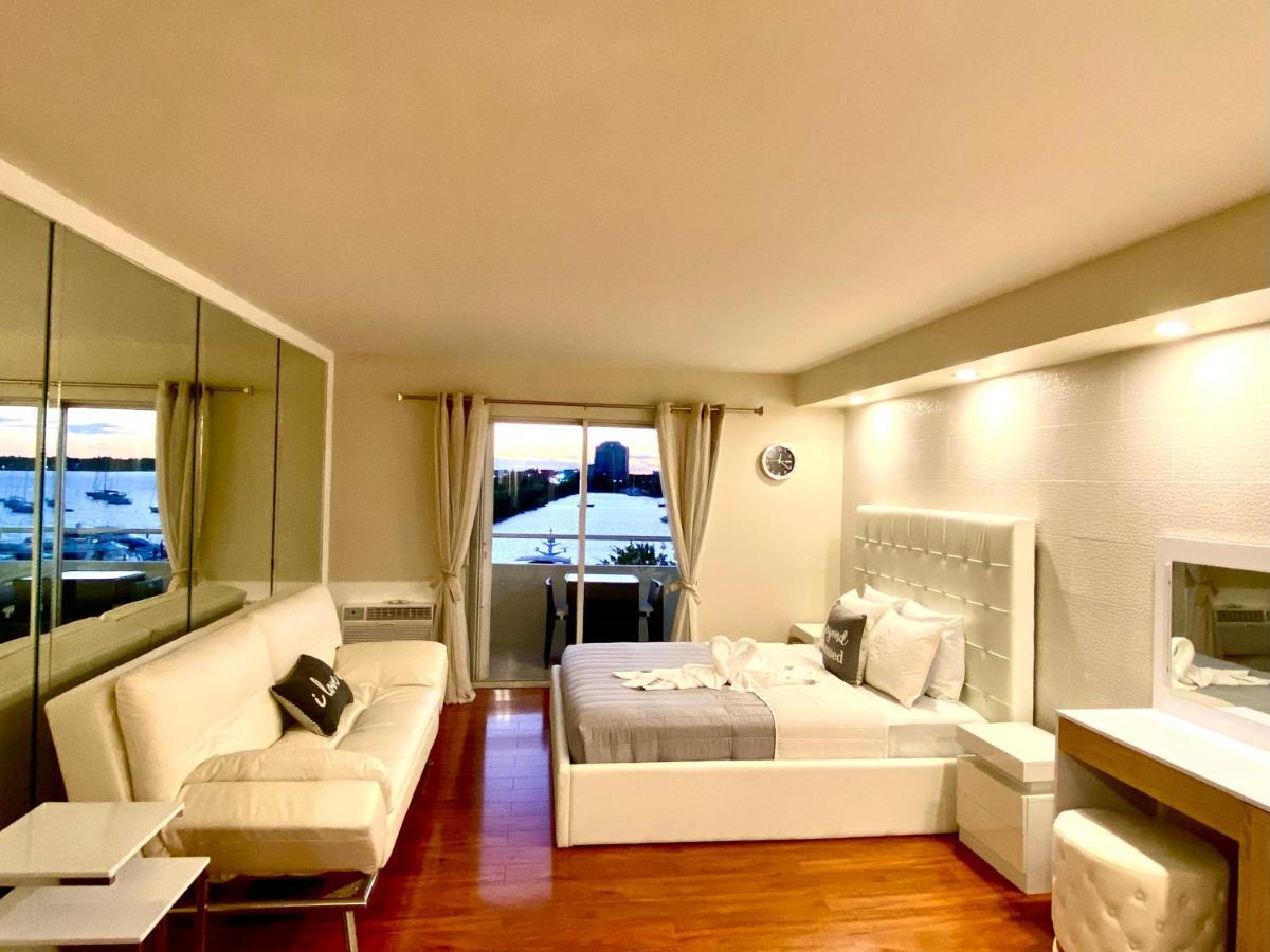 Modern Waterfront With Miami Skyline View, Free Parking 5 Mins Drive To Miami Apartment Miami Beach