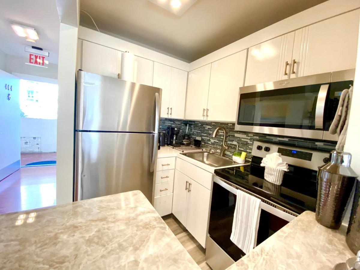 Modern Waterfront With Miami Skyline View, Free Parking 5 Mins Drive To Miami Apartment