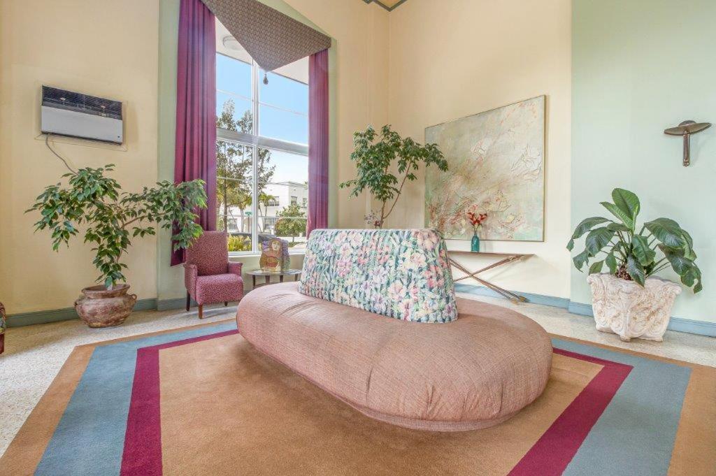 Mantell Plaza Apartment