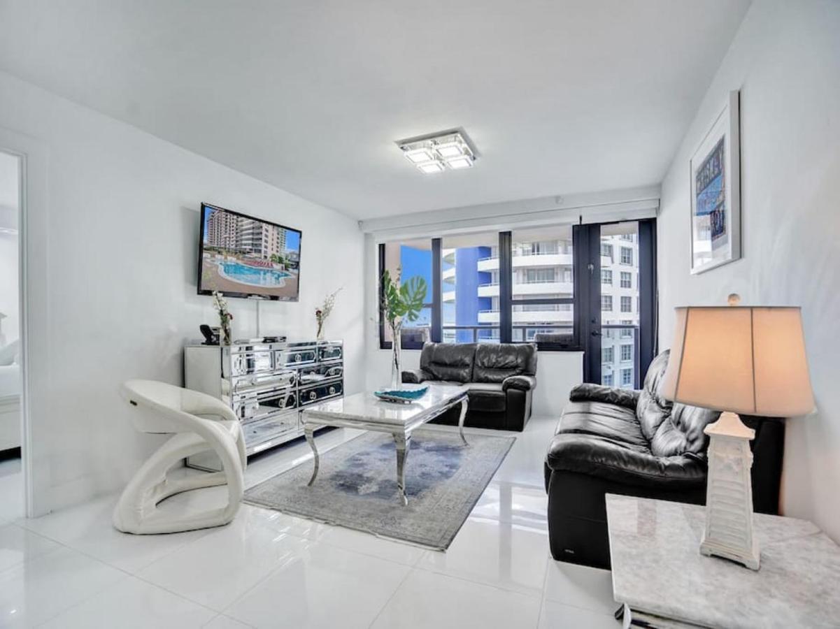 Beachfront W Service 1207 Apartment