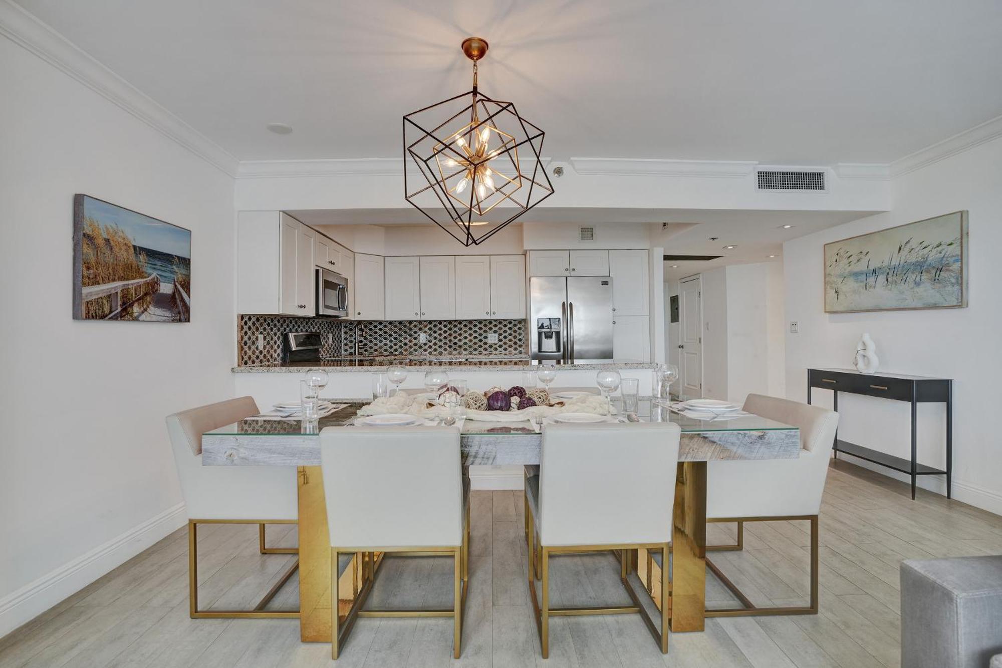 Adorable 2 Bedroom Service 904