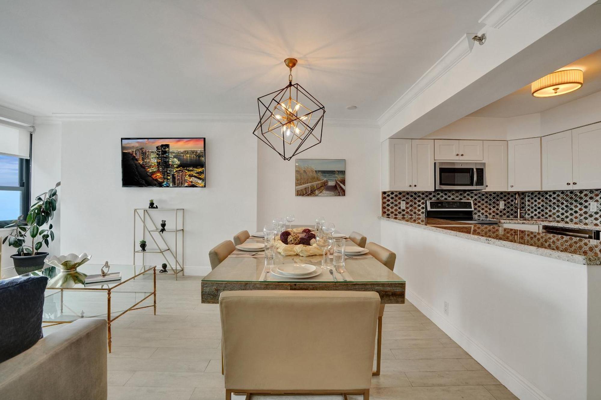Adorable 2 Bedroom Service 904 Apartment