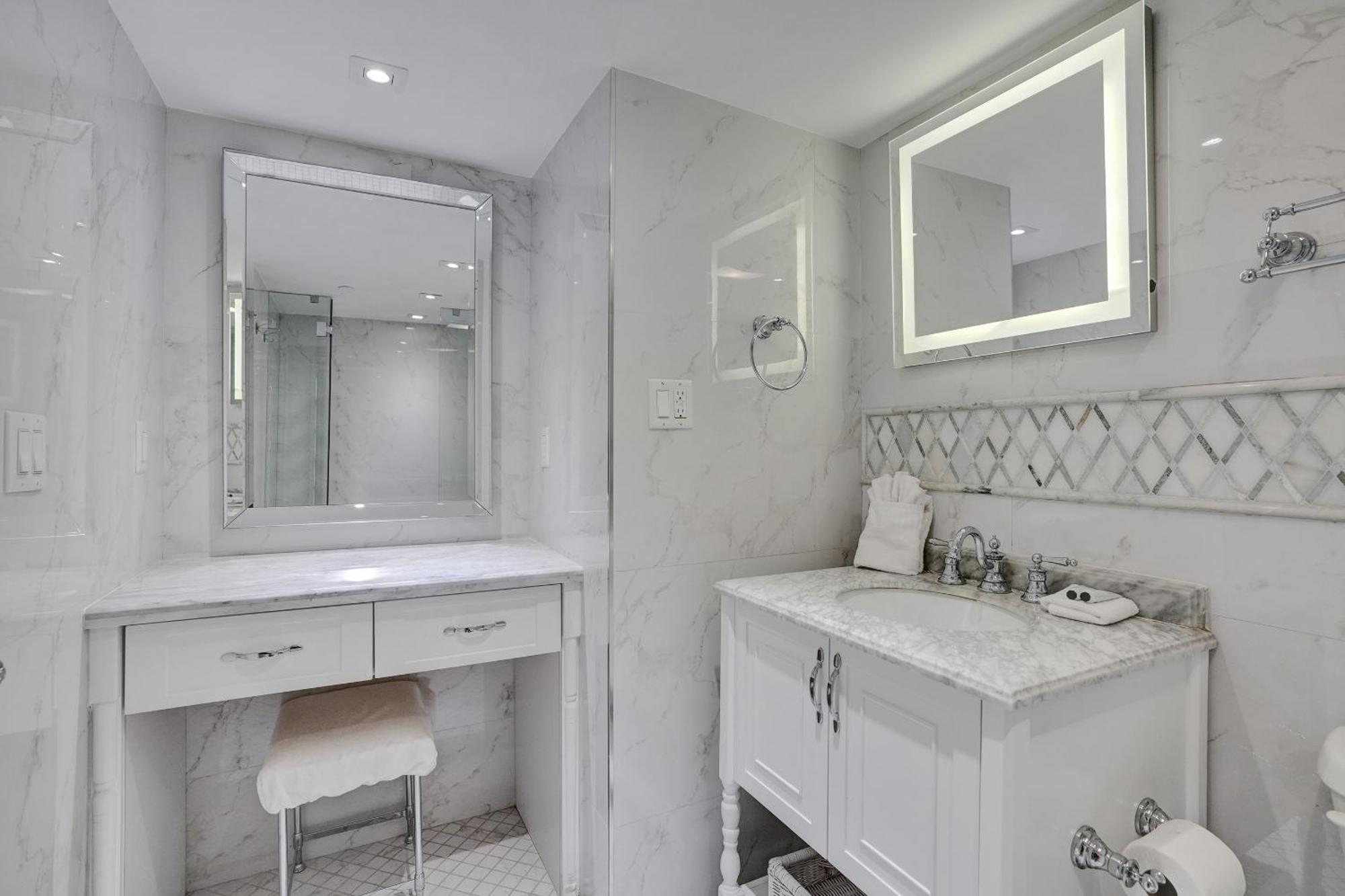 Apartment Adorable 2 Bedroom Service 904 *