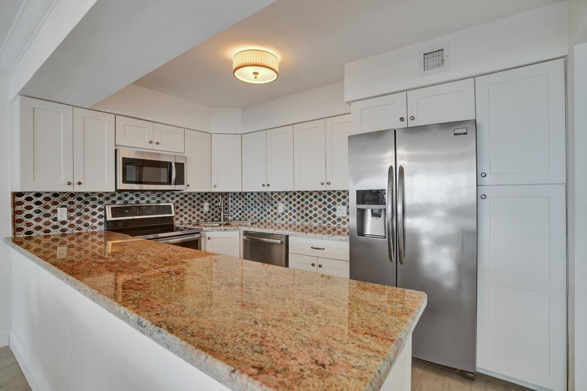 Adorable 2 Bedroom Service 904 Miami Beach