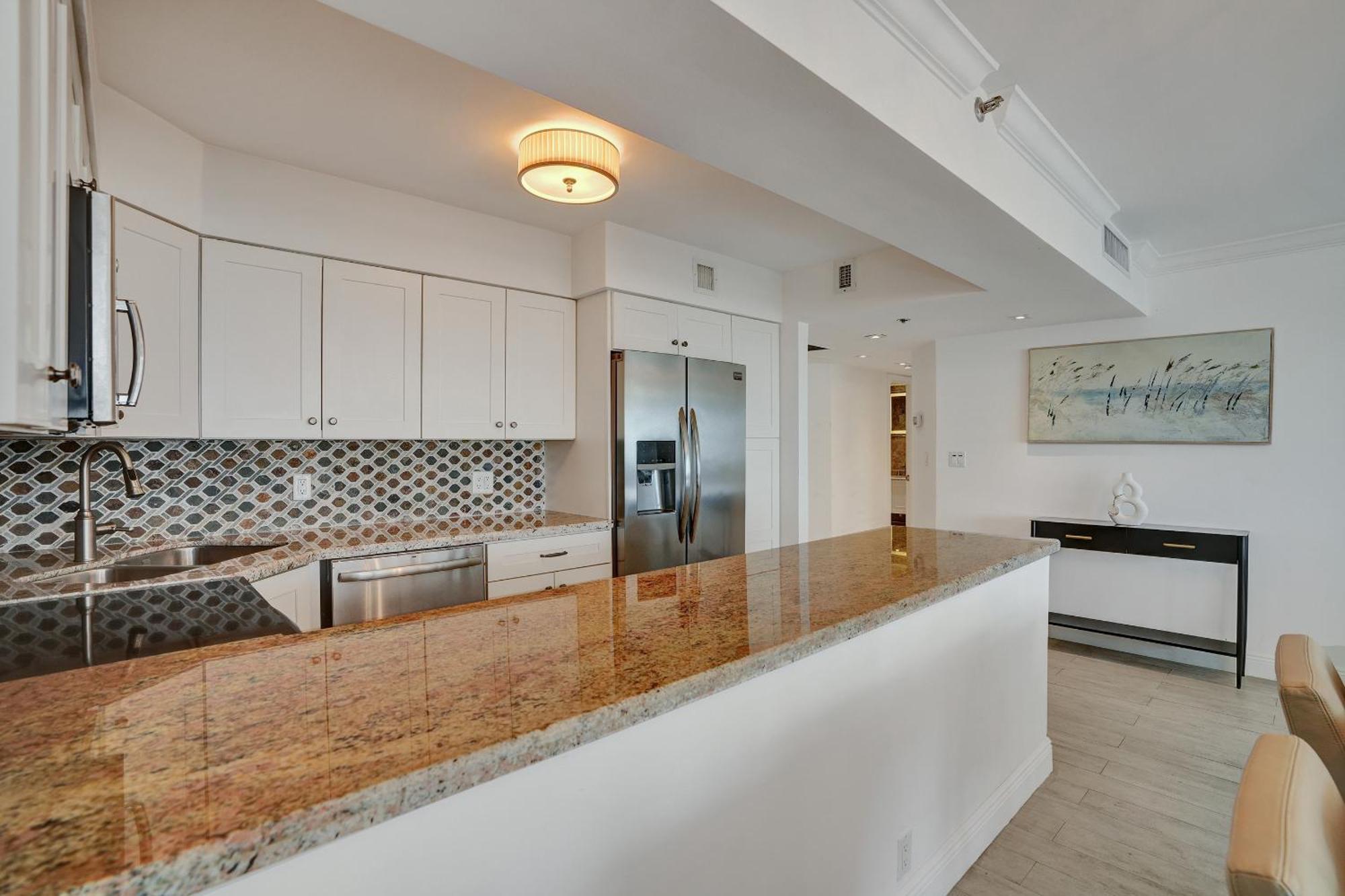 Apartment Adorable 2 Bedroom Service 904 *