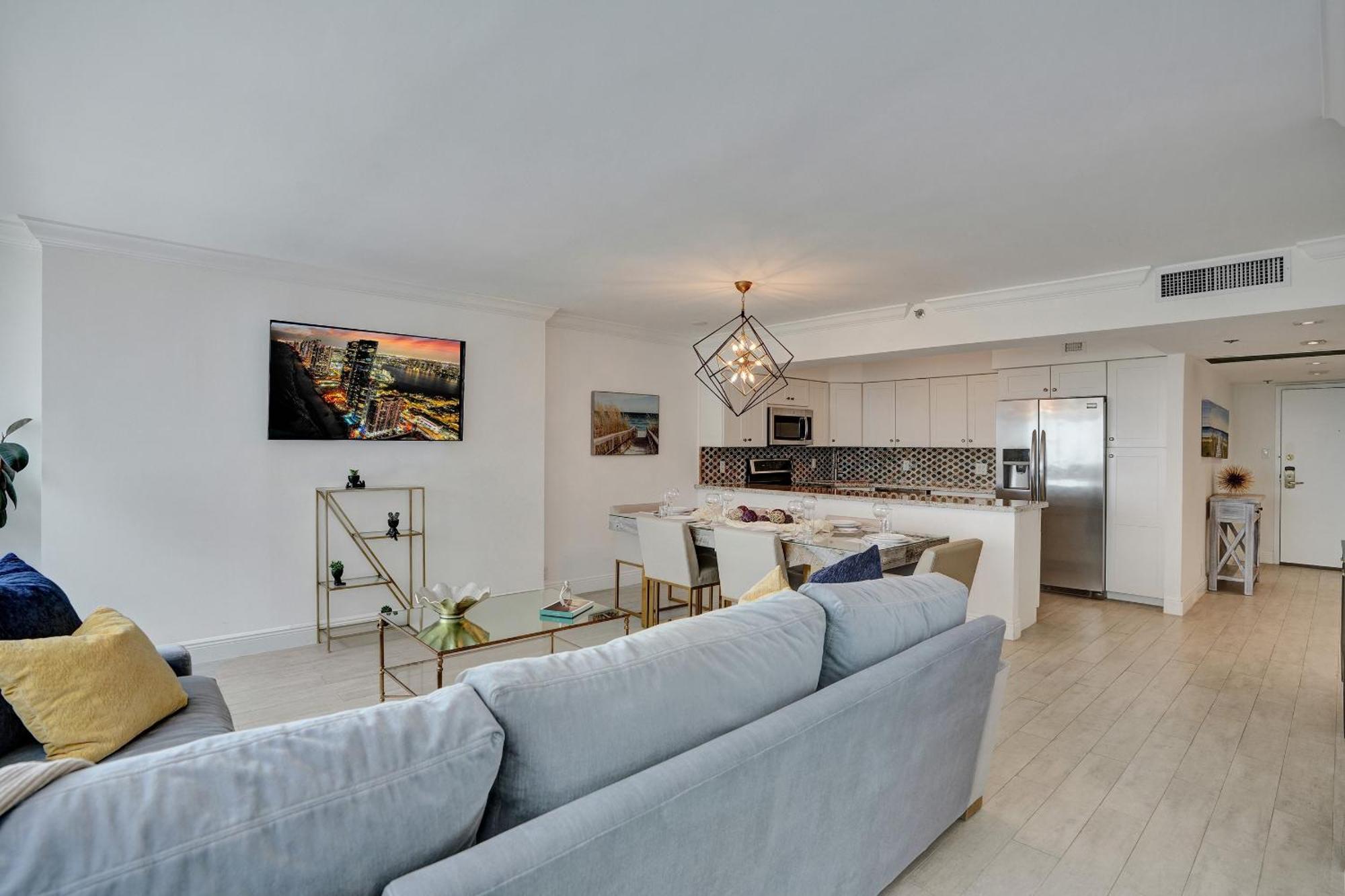 Adorable 2 Bedroom Service 904 Apartment Miami Beach