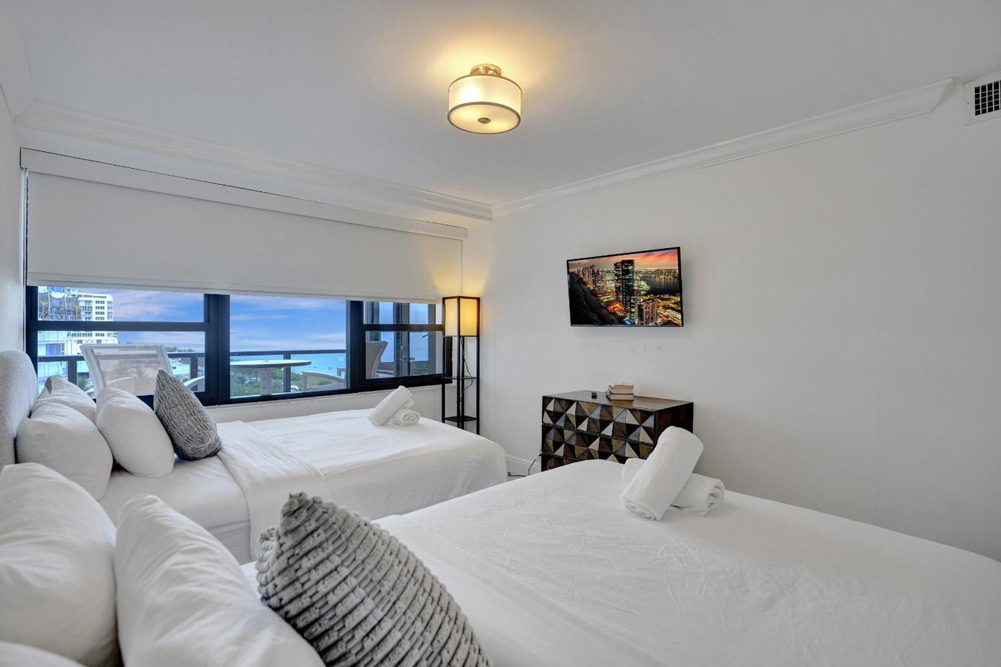 Adorable 2 Bedroom Service 904 *
