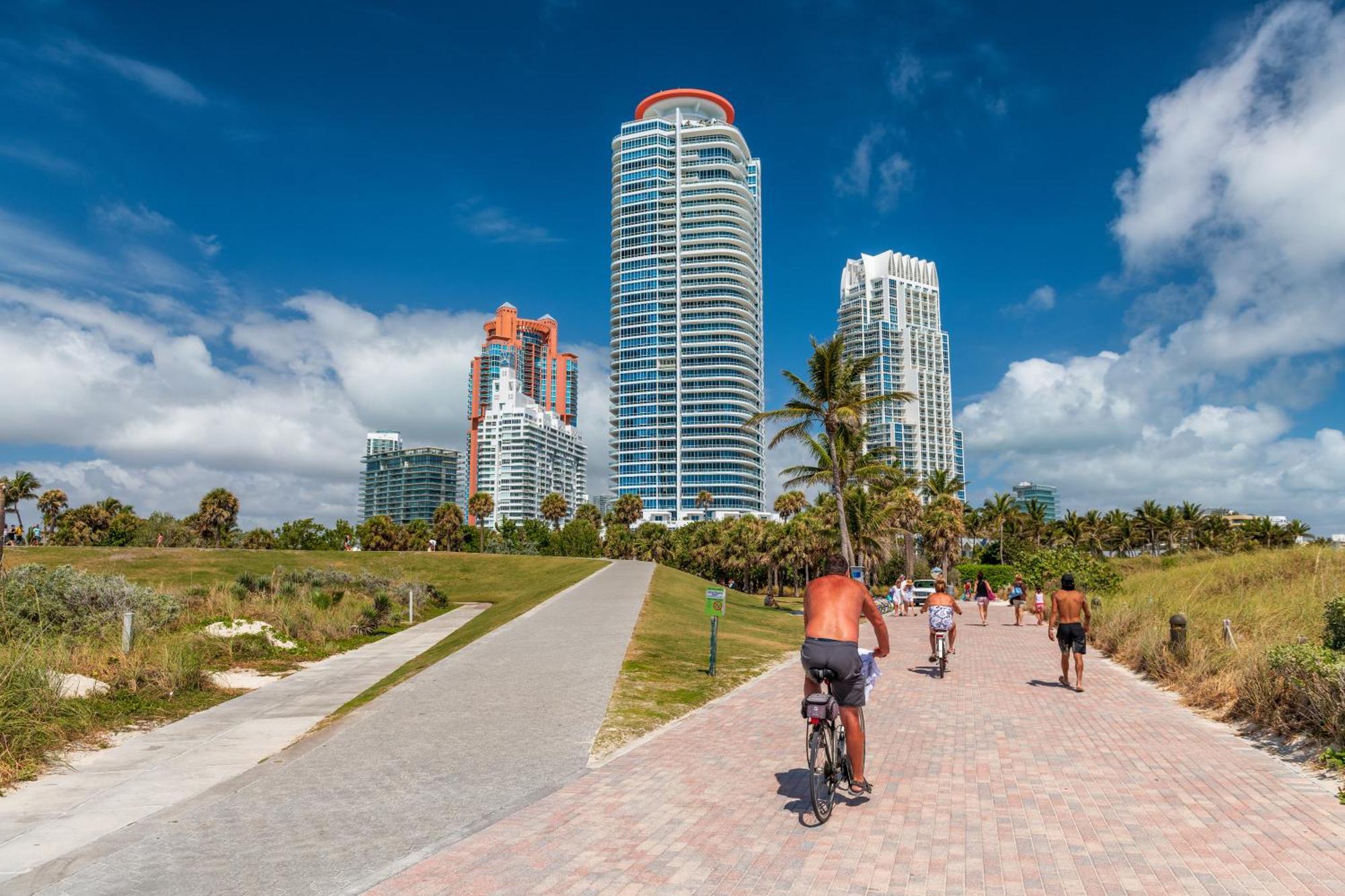 Apartment Beachfront Bentley One Bedroom With Balcony And Access Miami Beach