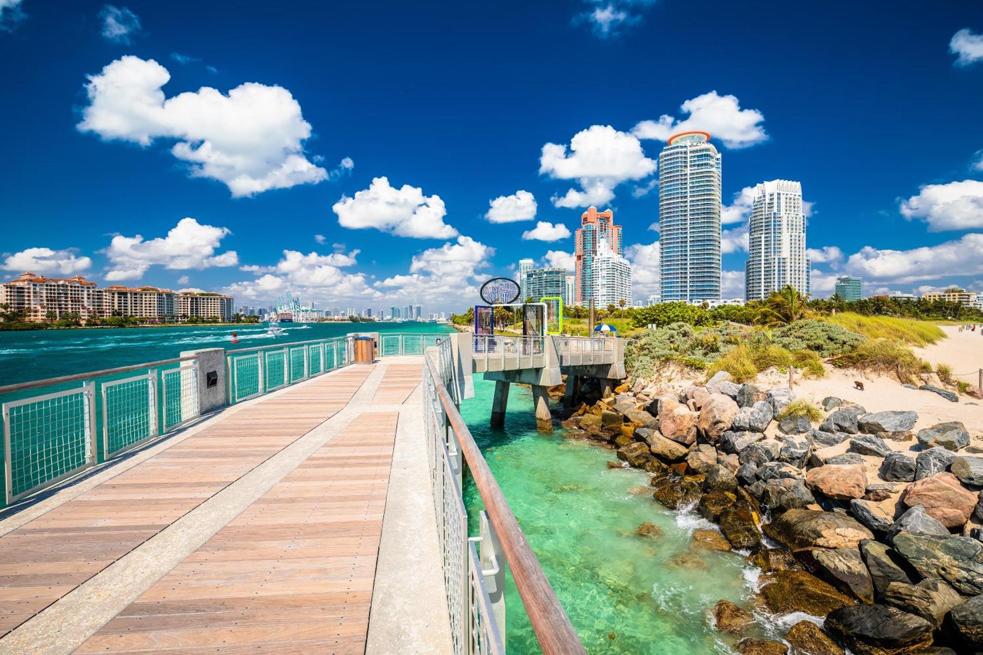 Apartment Beachfront Bentley One Bedroom With Balcony And Access