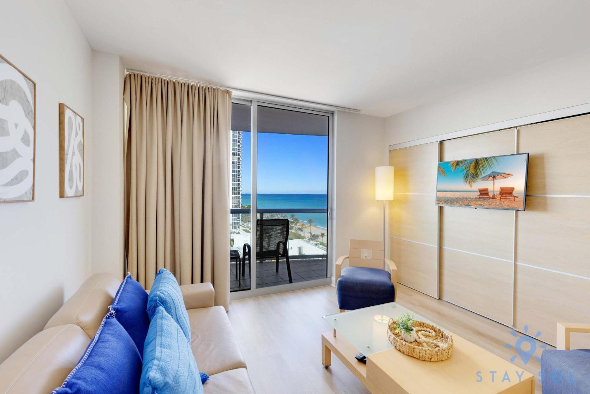 5 Beachfront Pool Ocean View Balcony *