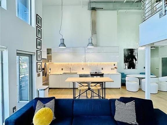 Stylish Loft In South Of Fifth Apartment *
