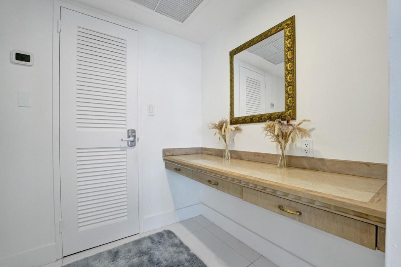 Ocean View Spacious 2 Bdr Service 609 *