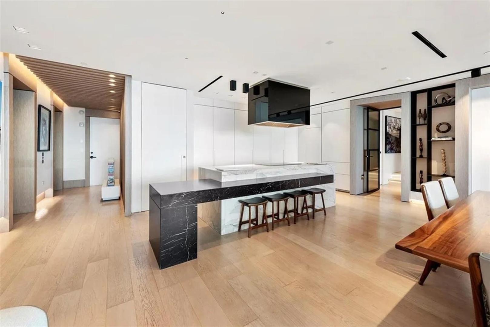 Exquisite Double-unit With Oceanfront Views Apartment