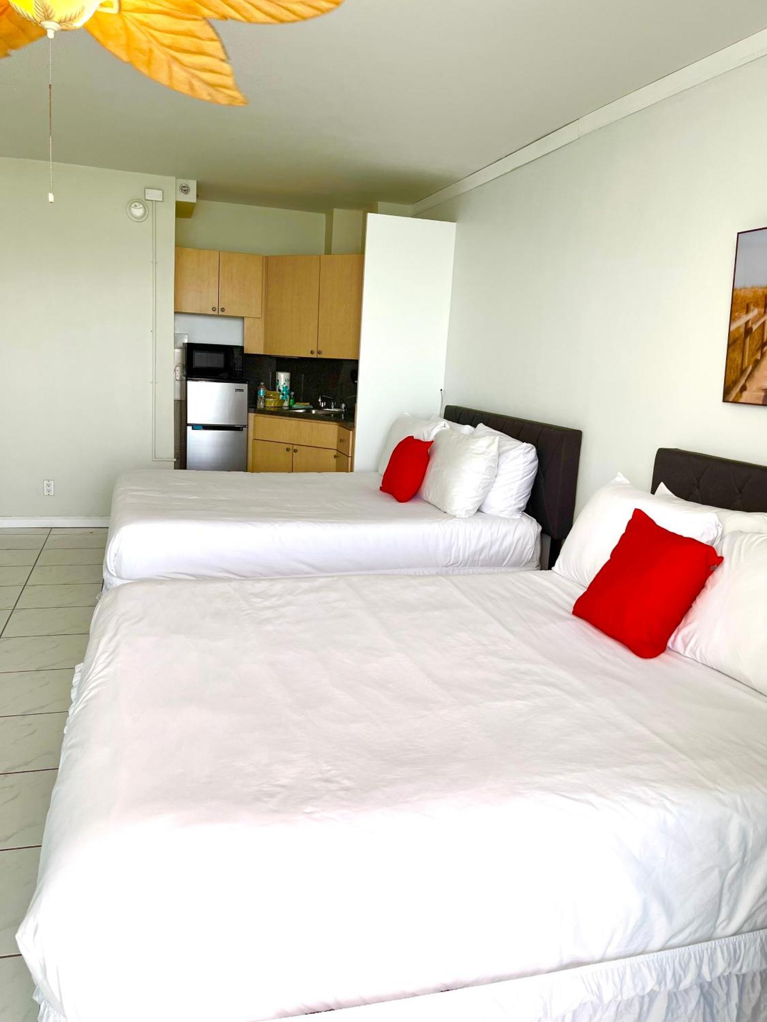 Castle 1527 Balcony Direct Access, Pool, Tennis, Free Parking Holiday home Miami Beach